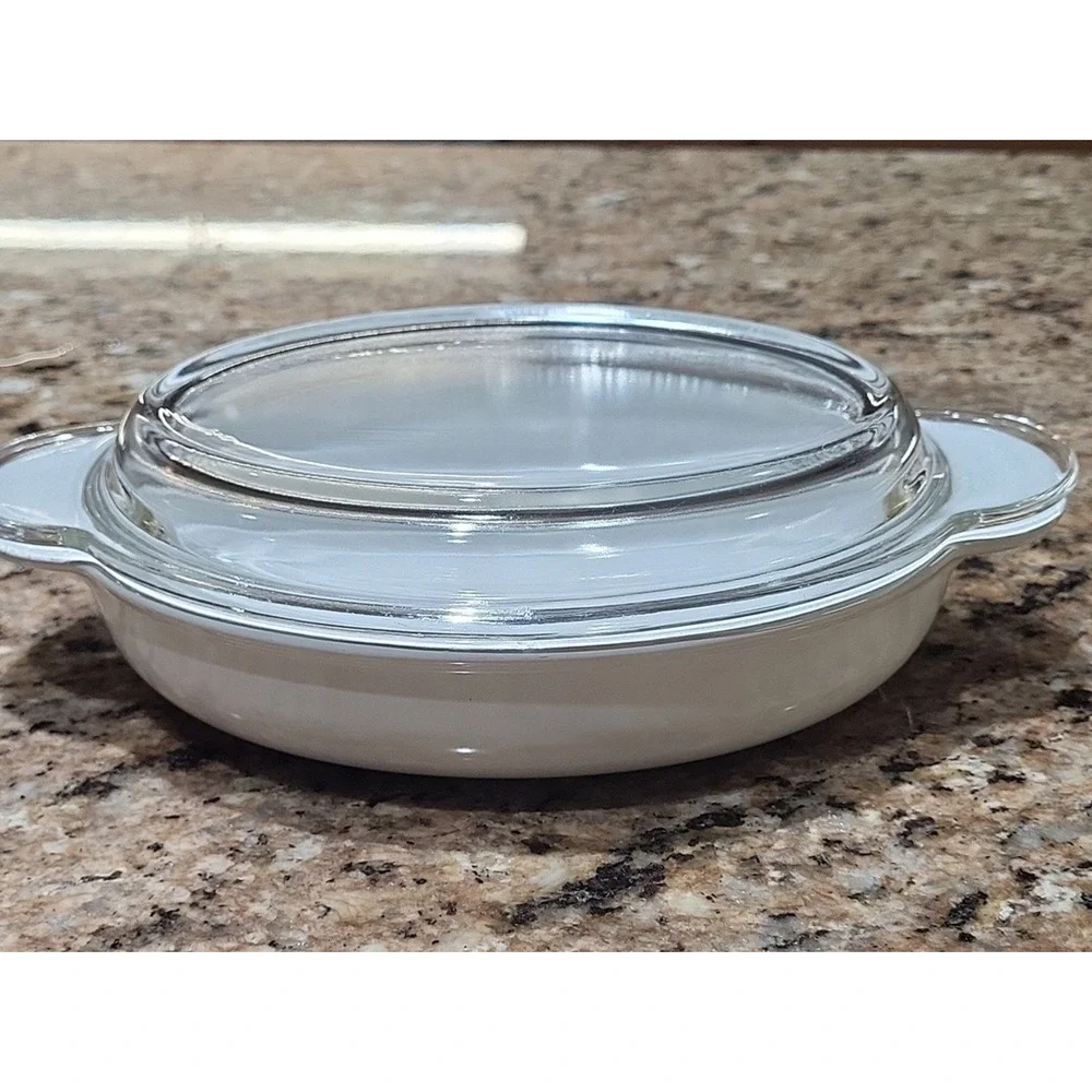 Corning Ware White Casserole Dish with Glass Lid P-14-B  14 oz
